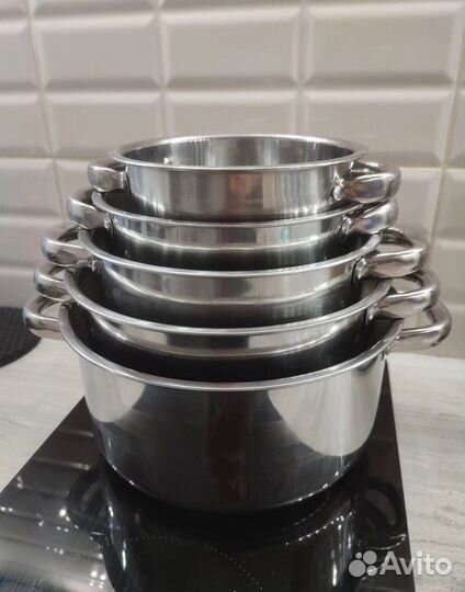 Кастрюли с крышками новые в коробке