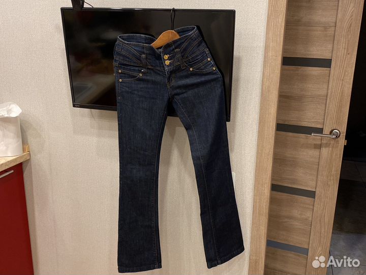 Джинсы женские