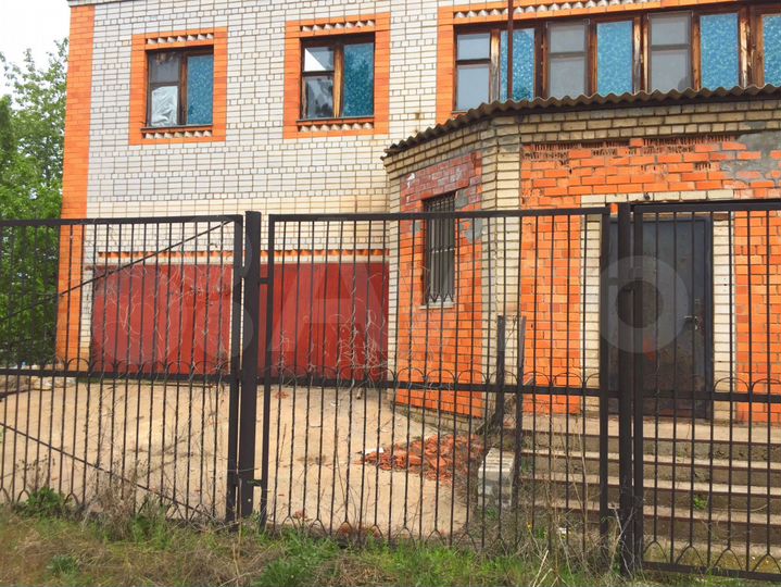 Дом 608,1 м² на участке 21,8 сот.