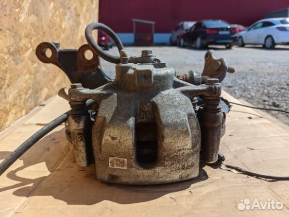 Поворотный кулак передний Toyota C-HR