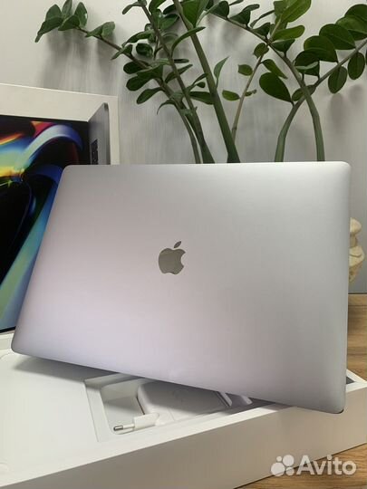 MacBook Pro 16 2019 i9 16gb 1tb отличный