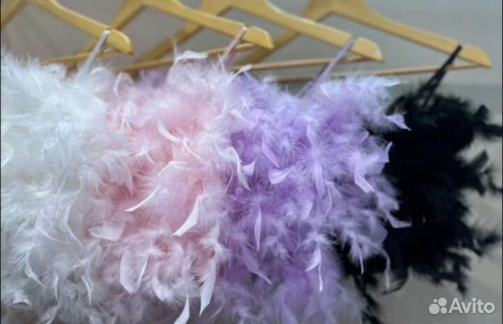 Топ с перьями черный