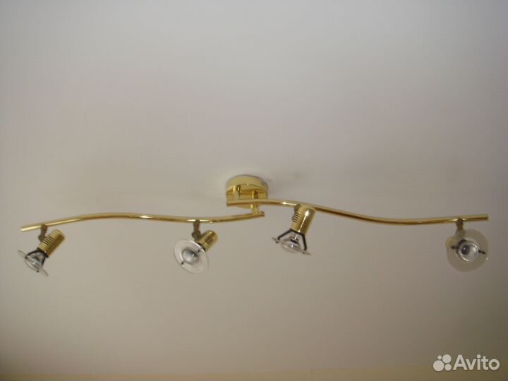 Люстра потолочная+3 светильника на стену