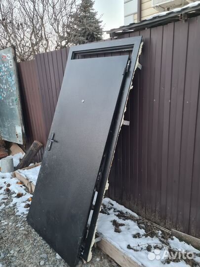 Дверь входная металлическая 205 x 96, черная, бу