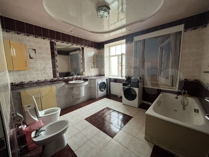 Дом 533 м² на участке 6,5 сот.