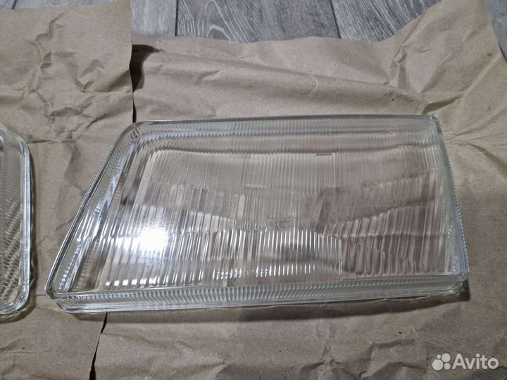 Стекла передних фар Audi 100 C4 (45) Новые