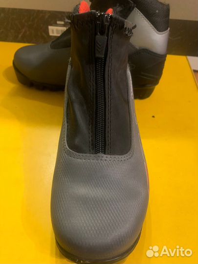 Лыжные ботинки р.35