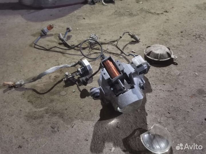 Комплектующие для фары Nissan Murano