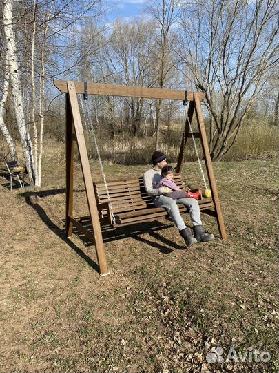 Садовые качели из дерева