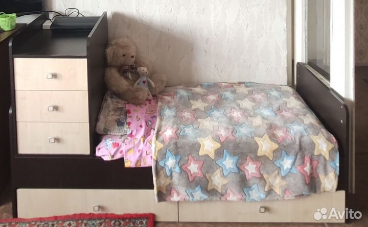 Детская кроватка с пеленальным столиком