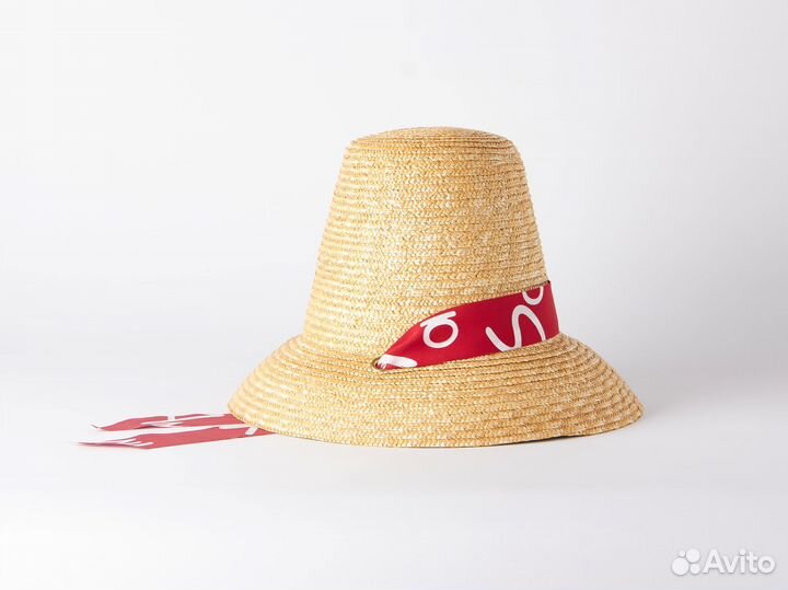 Стильная соломенная шляпа