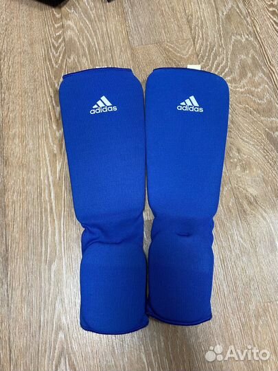 Боксерские перчатки, шлем, защита голени, ракушка