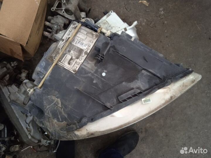 Фара галогеновая передняя левая Volkswagen Touareg