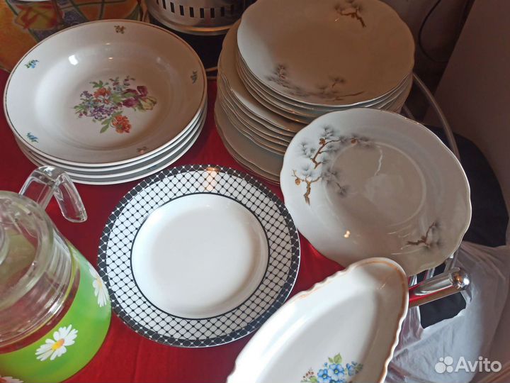 Посуда сервизы, тарелки, вазы,хрусталь кружки