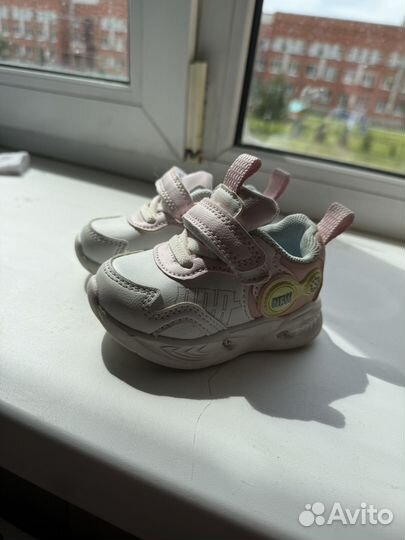 Кроссовки детские