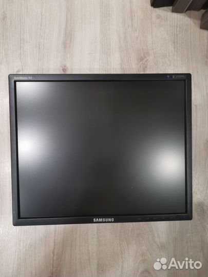 Монитор Samsung SyncMaster 943N (19дм)