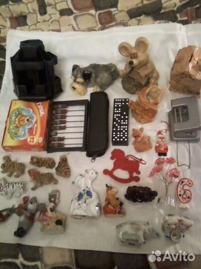 Игрушки маленькие, фигурки и канцелярия