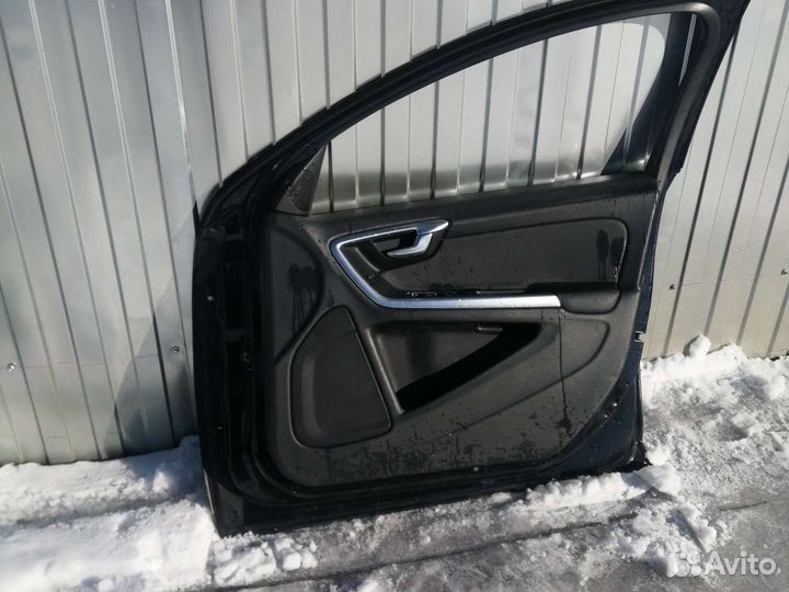 Дверь передняя правая на Volvo S60 2 поколение