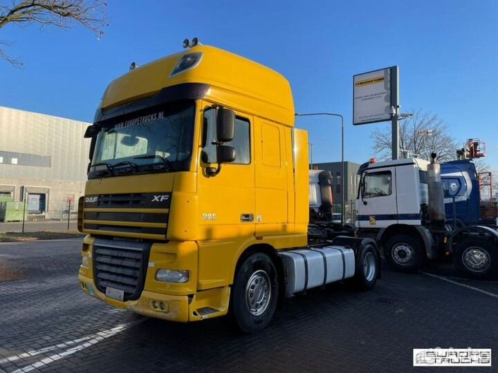 Стекло фары верхней в крышу левое Daf Xf105