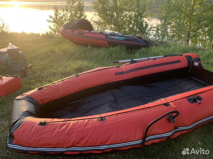 Лодка с мотором
