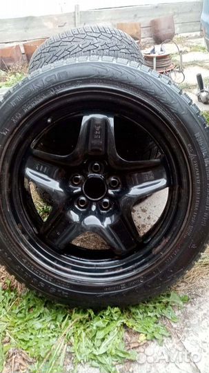 Продам комплект зимней шипованной резины на 17