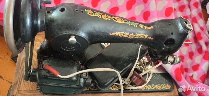 Машина швейная (электрическая ножная