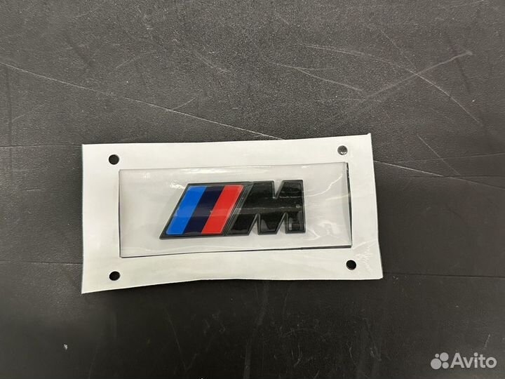 Эмблема надпись Блэк M на крыло BMW G05 G06