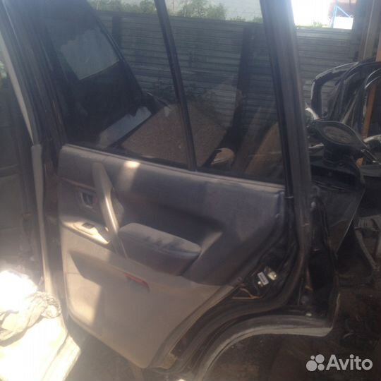 Задняя правая дверь Митсубиси паджеро 3