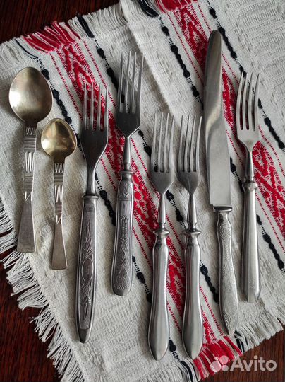 Ложки, вилки, нож. винтажные