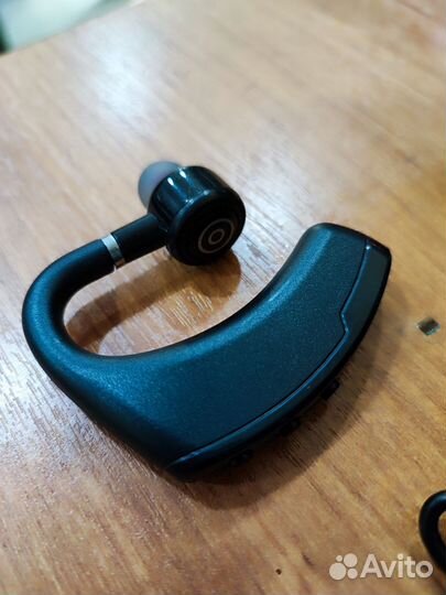 Bluetooth гарнитура в ухо