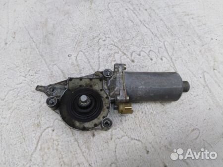 Моторчик заднего левого стеклоподъемника