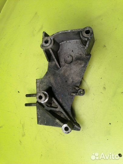 Кронштейн опоры двигателя правый Hyundai Santa Fe