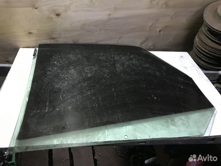 Стекло заднее правое Renault Scenic 1