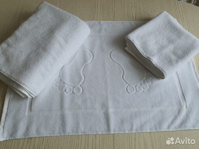 Белые махровые полотенца для гостиниц отелей новые
