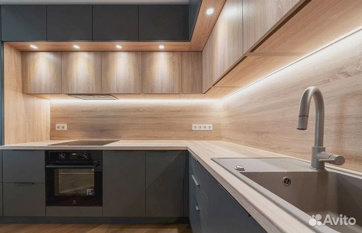 Угловая кухня в серых тонах