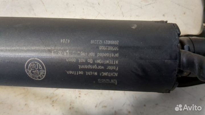 Амортизатор крышки багажника Alfa Romeo Stelvio 2016, 2020