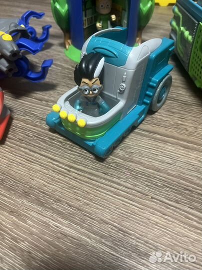 Герои в масках игрушки