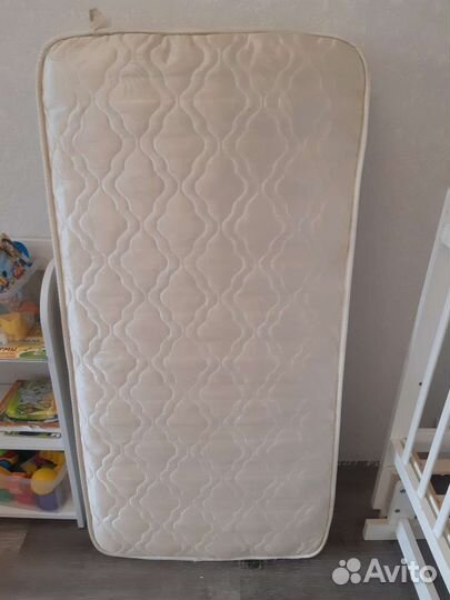 Детская кровать с матрасом