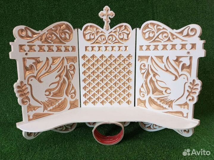 Полка для икон. Полка. Иконостас