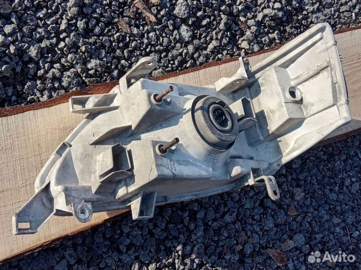 Фара с поворотником Nissan Serena