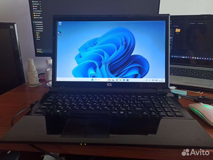 Ноутбук icl i3-2370M