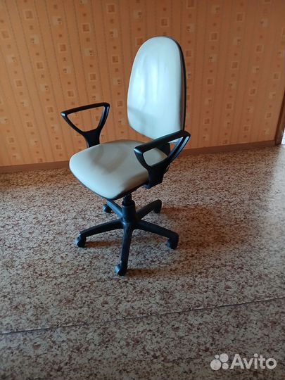 Компьютерное кресло новое