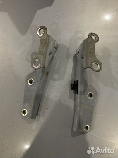 Петля капота Mitsubishi L 200 06-15 гв