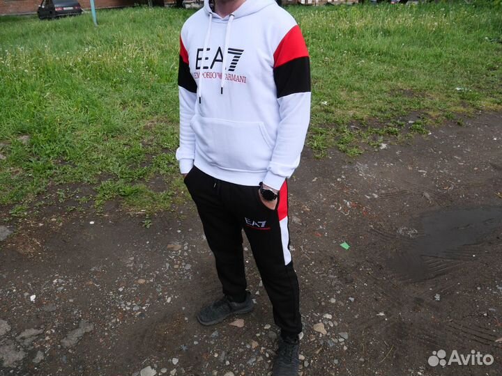 Спортивный костюм мужской EA7