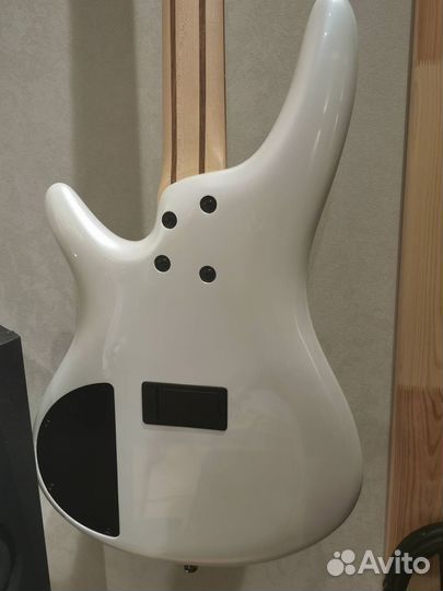 Бас-гитара Ibanez SR300E