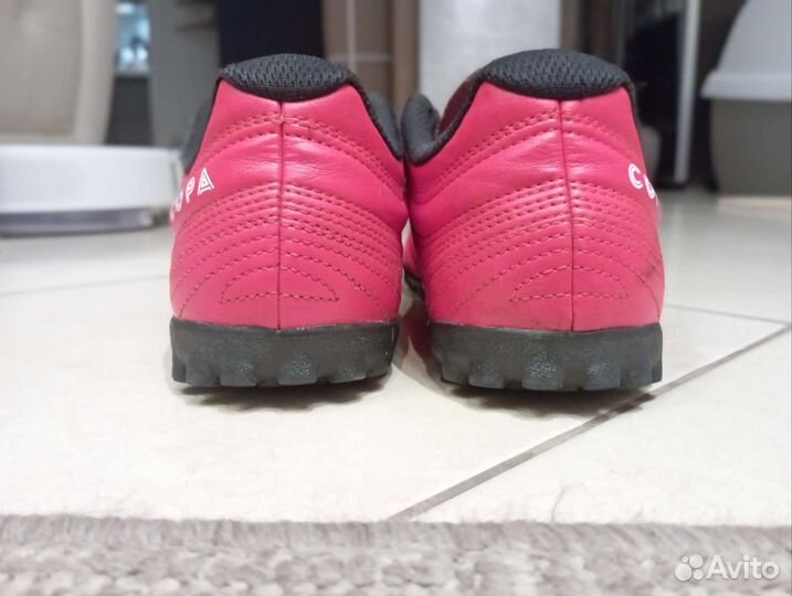 Футбольные бутсы adidas 37 размер