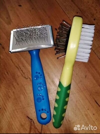 Домик и щетки