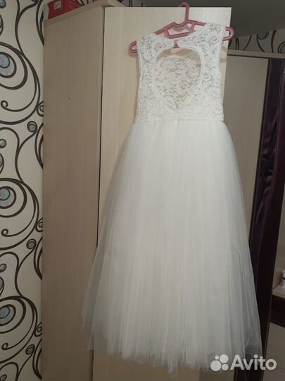 Продам нарядное платье для девочки