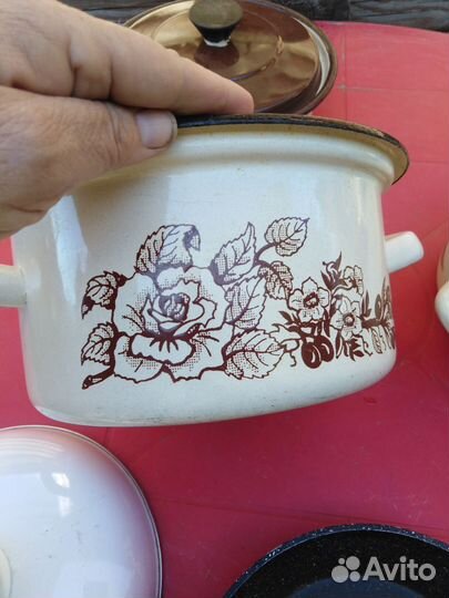 Сковорода, и набор кастрюль