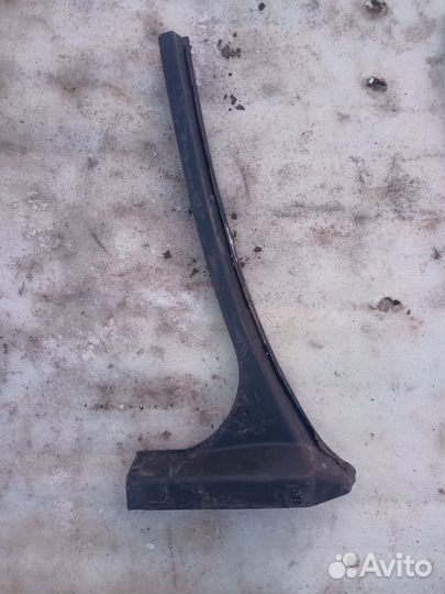 Водосток крышки багажника правый Audi A8 D3